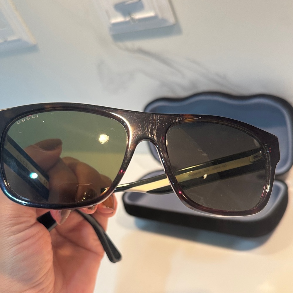 Gucci Dark Sunglasses with Elegant Case - Picture 8 of 8